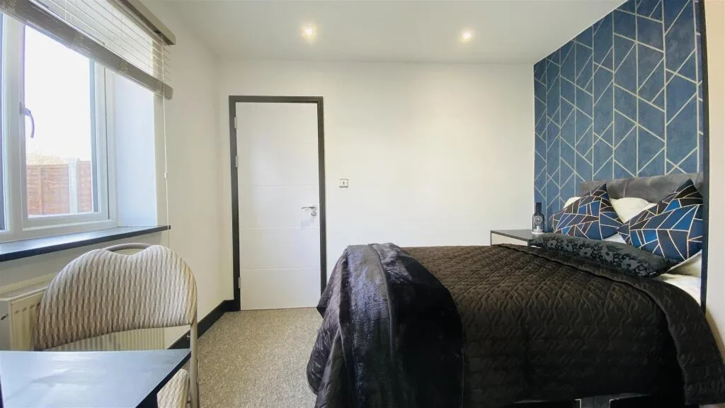 6 bedroom house for rent
