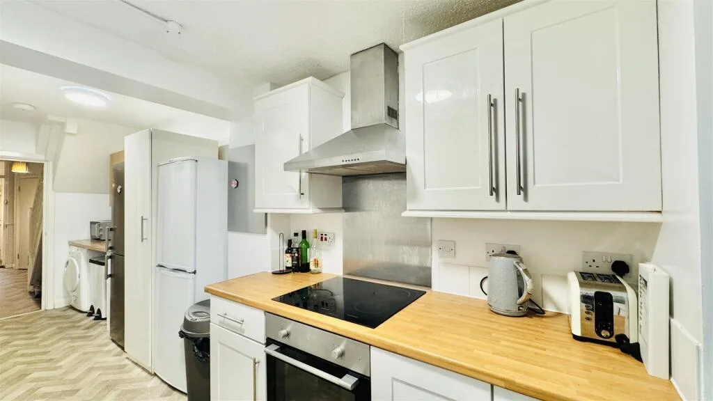 4 bedroom terraced house for rent