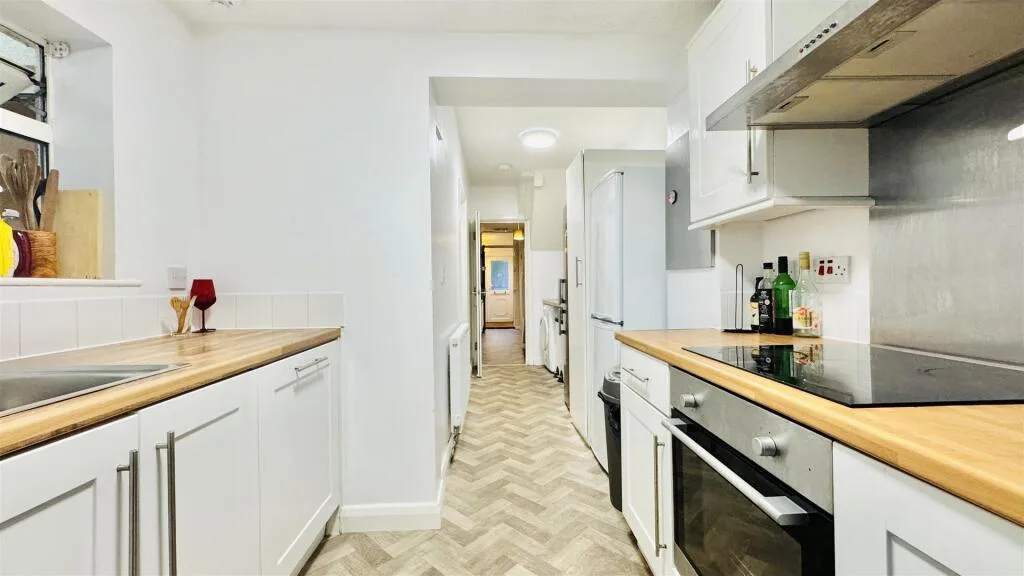 4 bedroom terraced house for rent