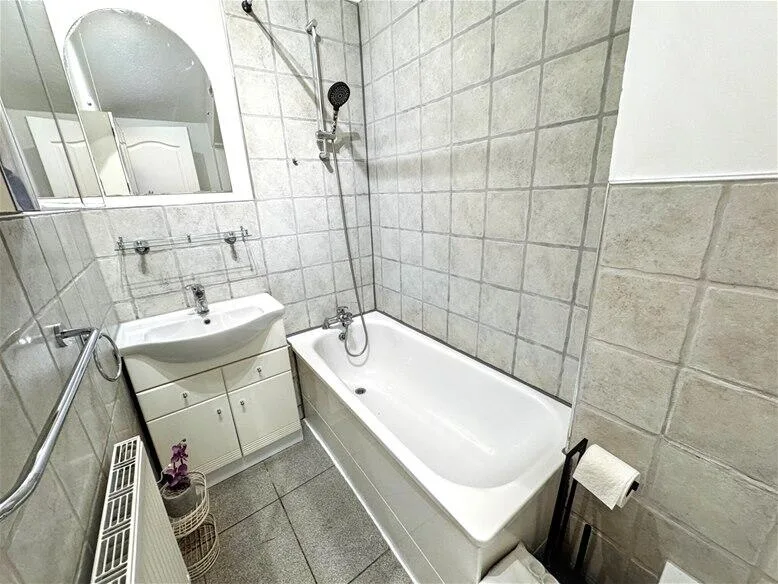2 bedroom house for rent