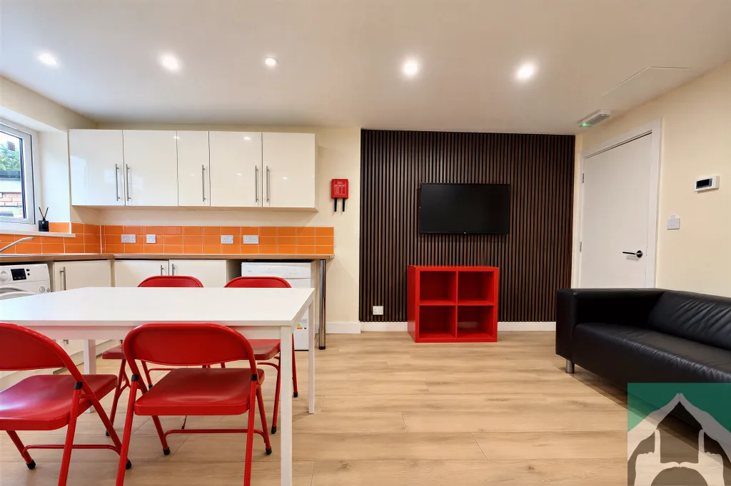 6 bedroom terraced house for rent