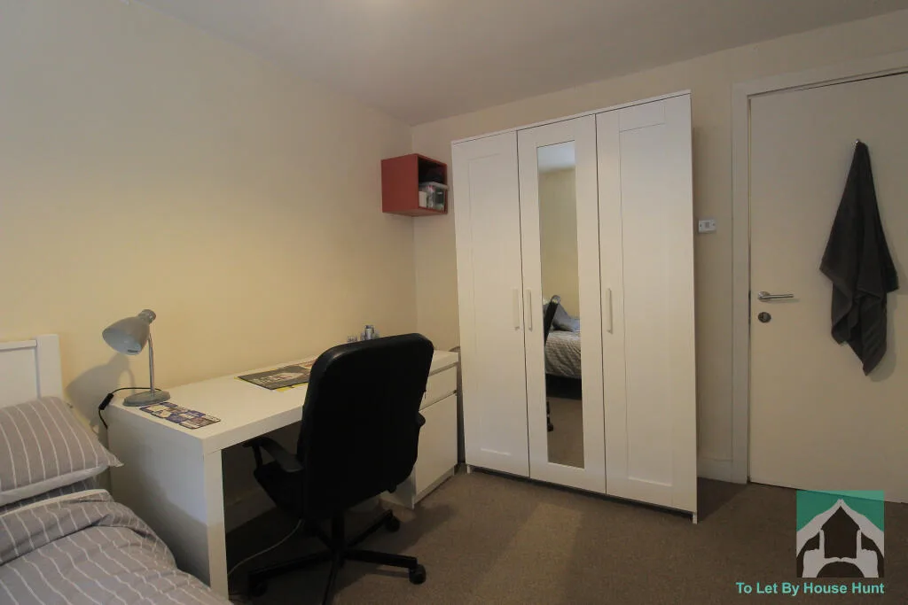 6 bedroom terraced house for rent