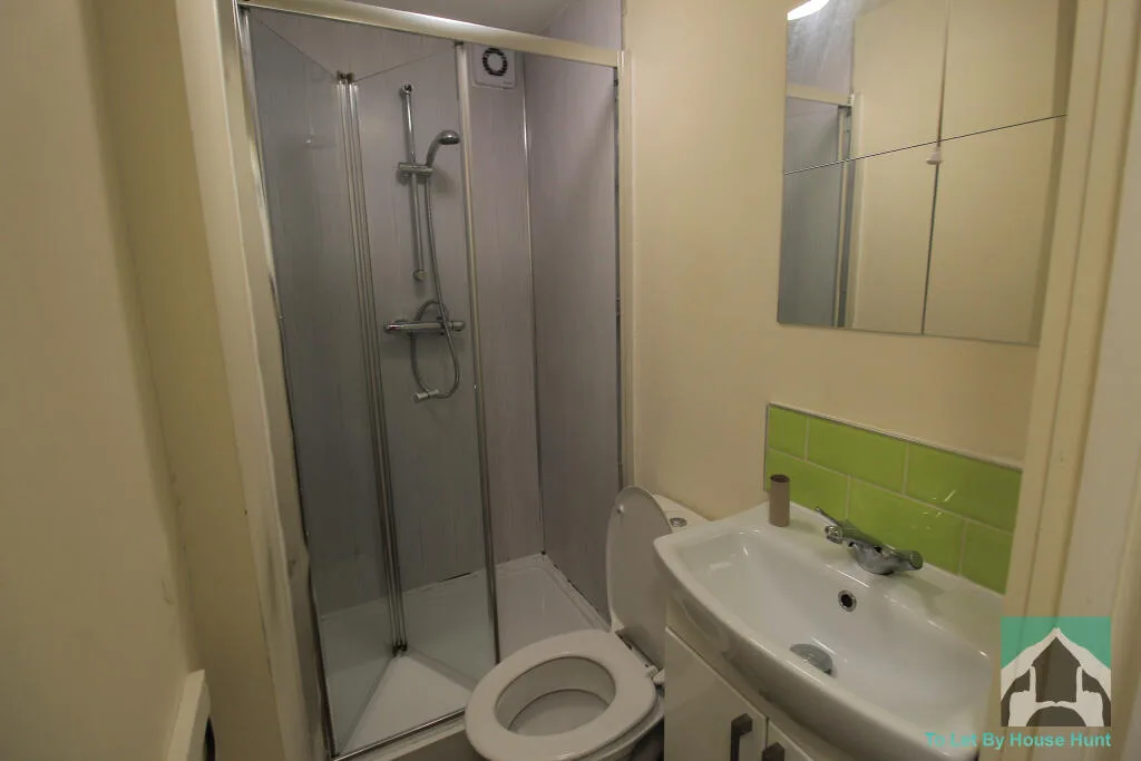 6 bedroom terraced house for rent