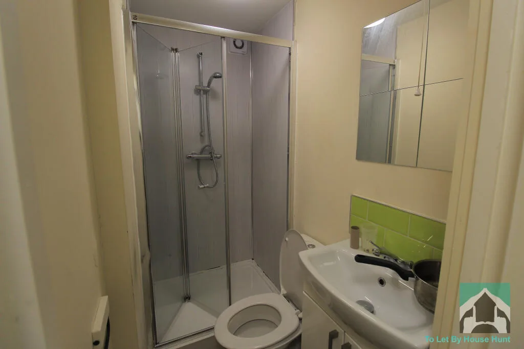6 bedroom terraced house for rent