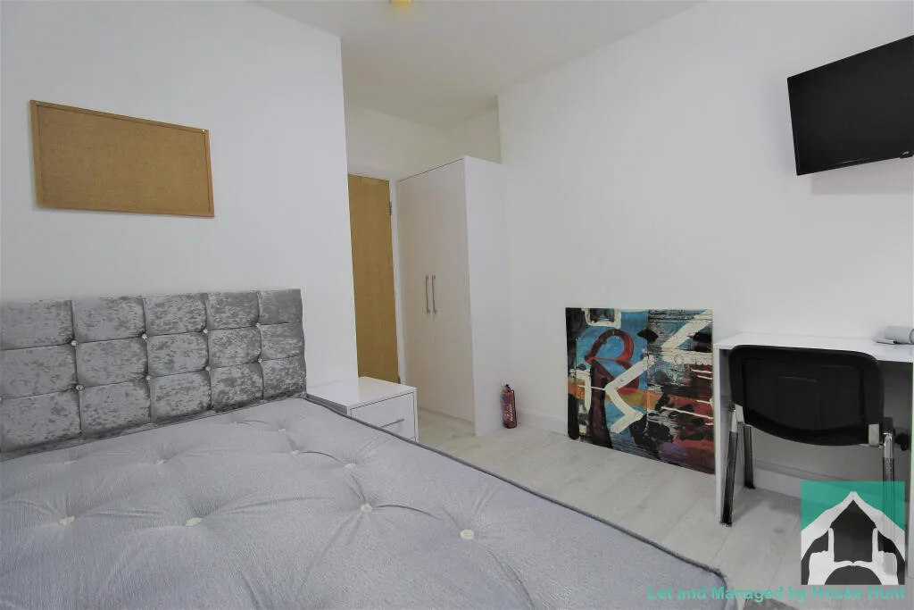 8 bedroom terraced house for rent