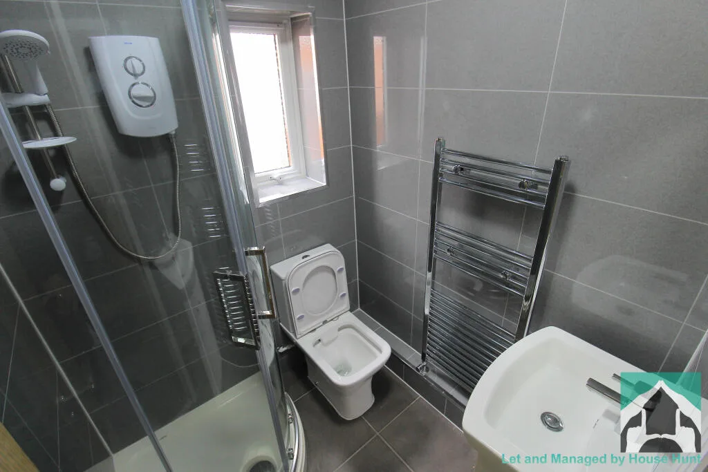 8 bedroom terraced house for rent