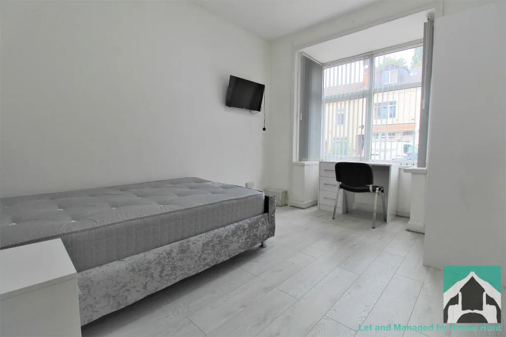 8 bedroom terraced house for rent