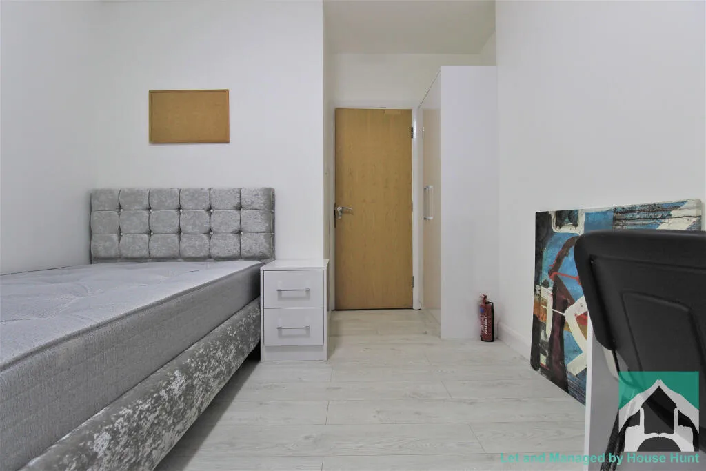 8 bedroom terraced house for rent