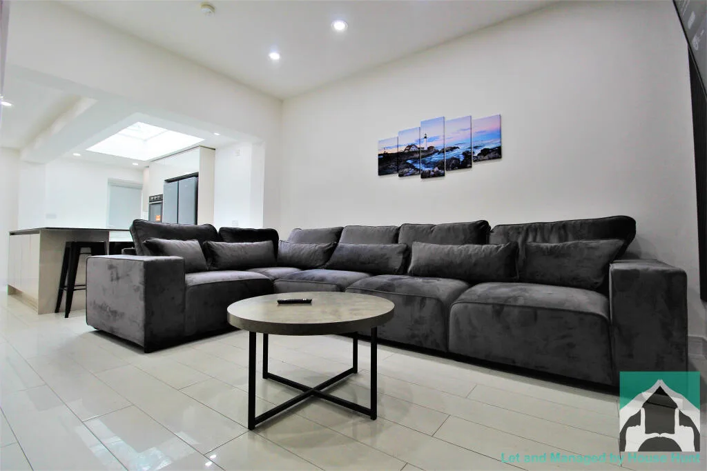 8 bedroom terraced house for rent