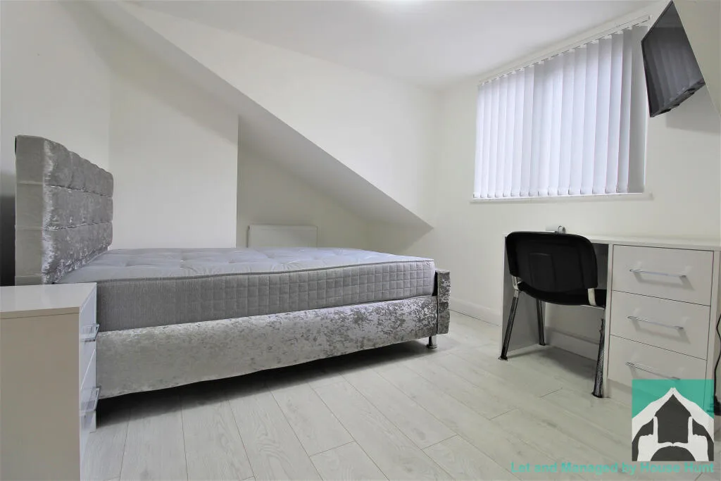 8 bedroom terraced house for rent