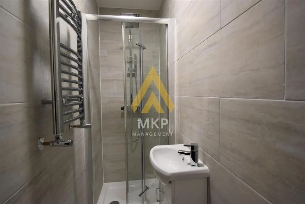 6 bedroom terraced house for rent
