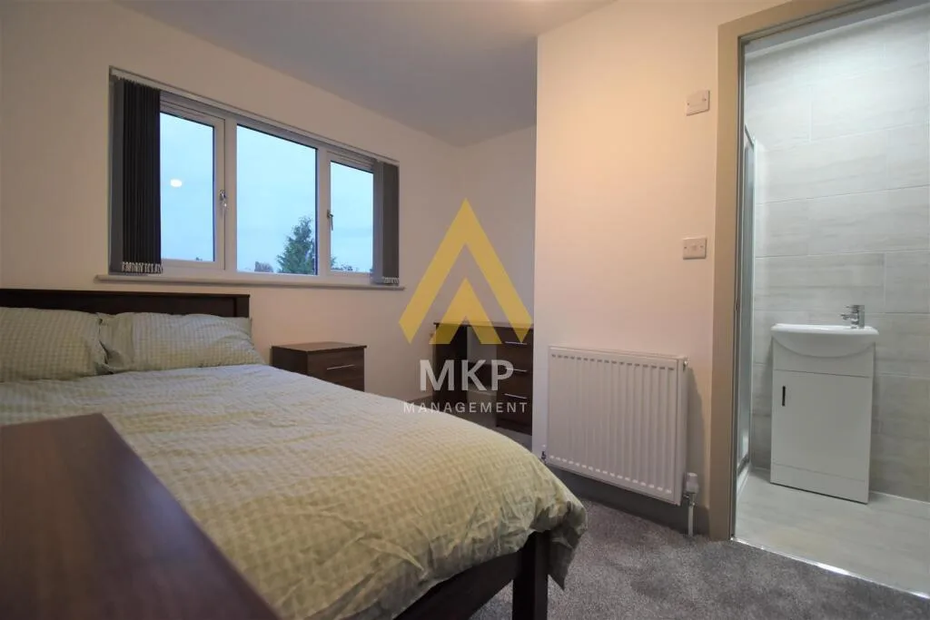 6 bedroom terraced house for rent
