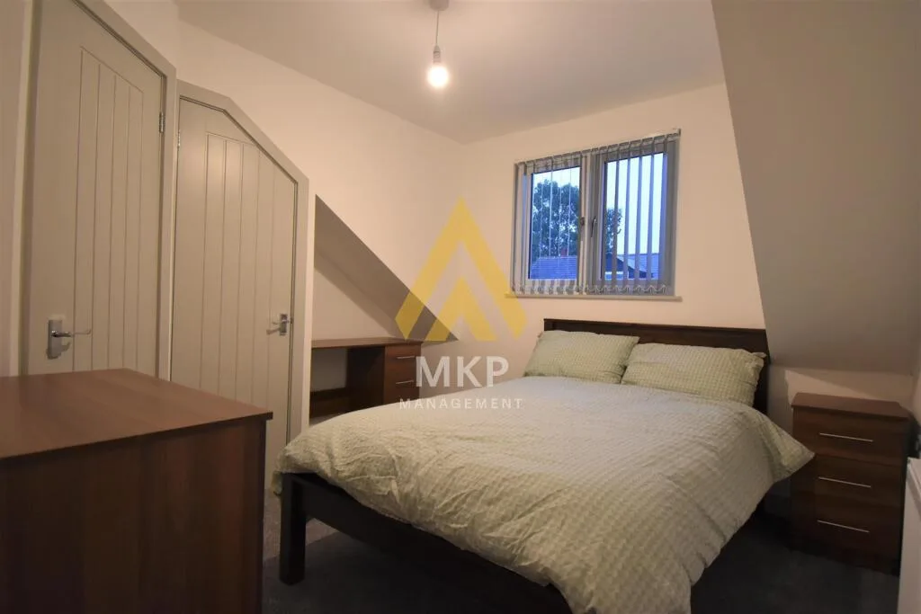 6 bedroom terraced house for rent