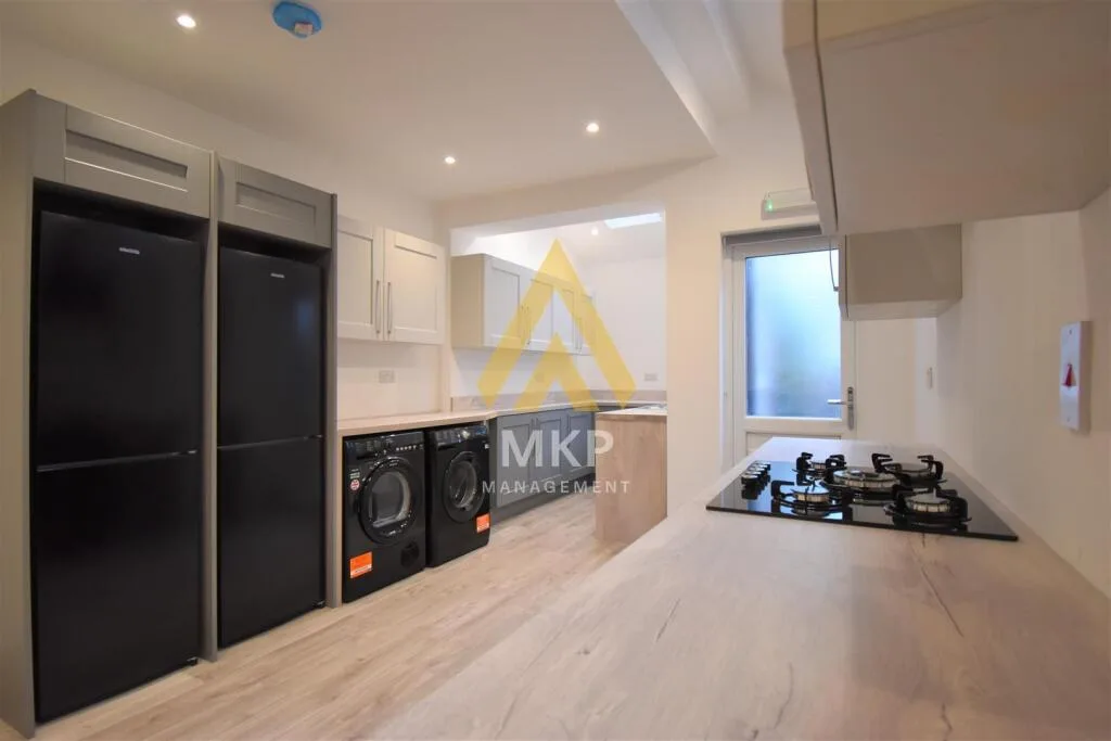 6 bedroom terraced house for rent