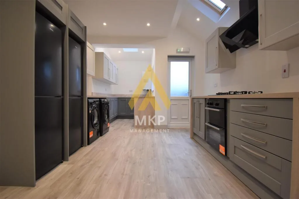 6 bedroom terraced house for rent