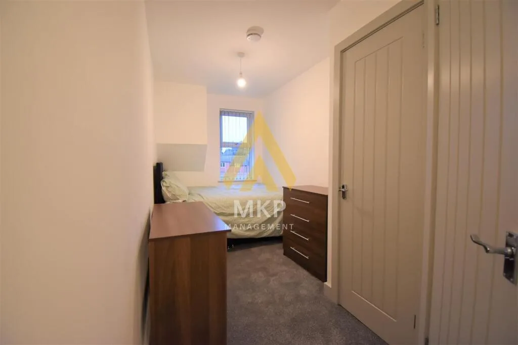 6 bedroom terraced house for rent