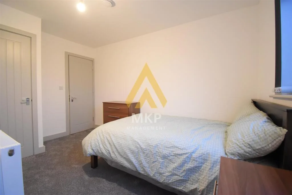 6 bedroom terraced house for rent