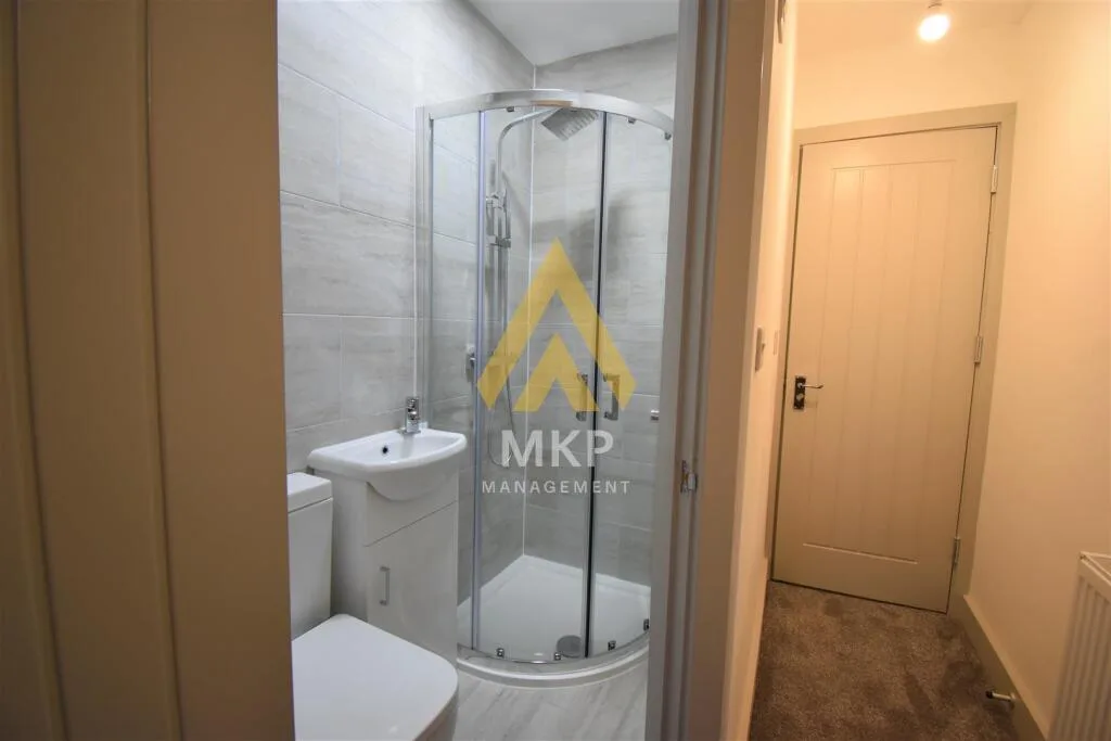 6 bedroom terraced house for rent