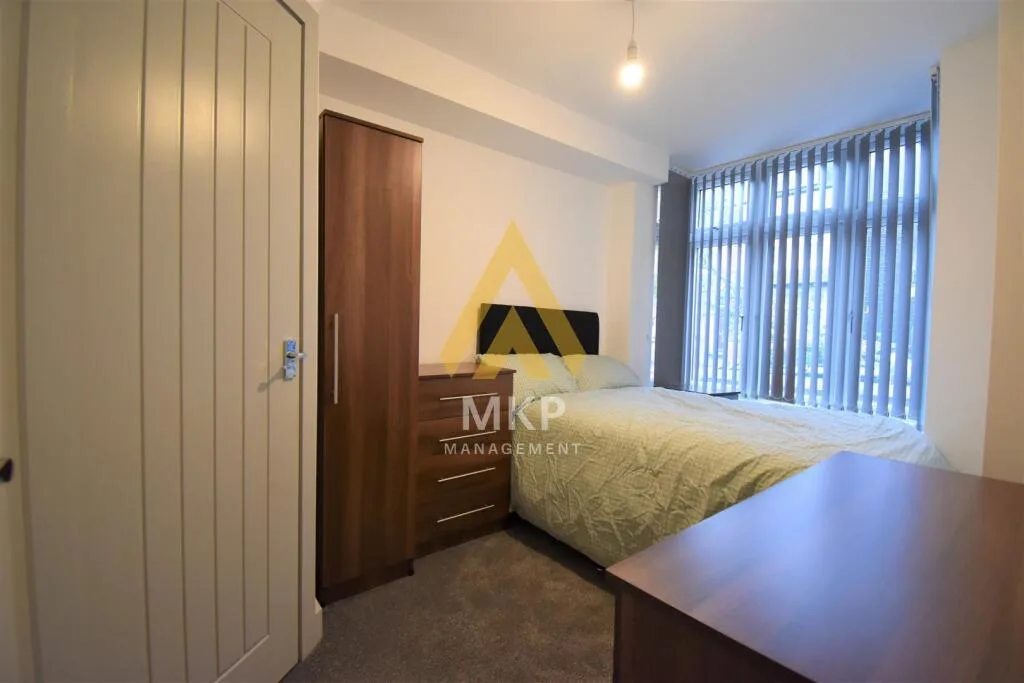 6 bedroom terraced house for rent