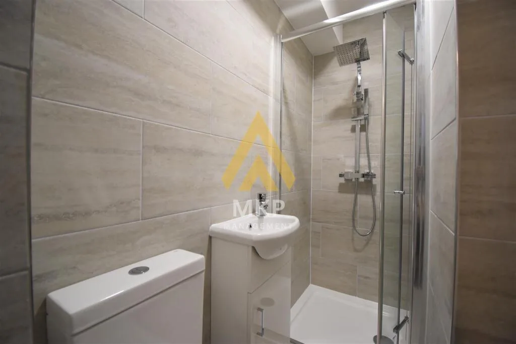 6 bedroom terraced house for rent