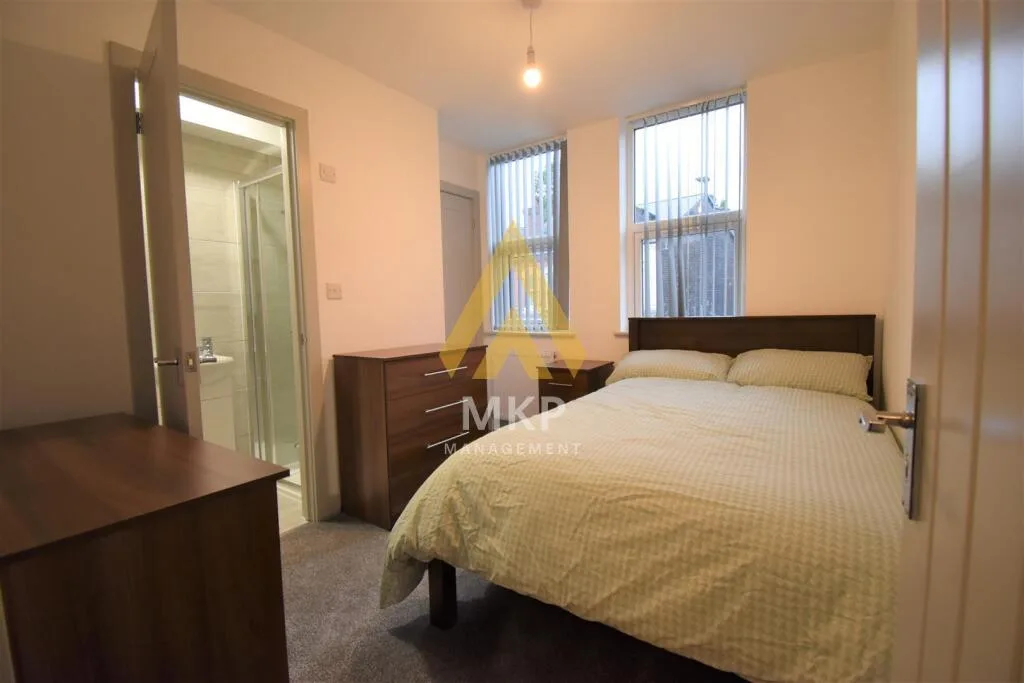6 bedroom terraced house for rent