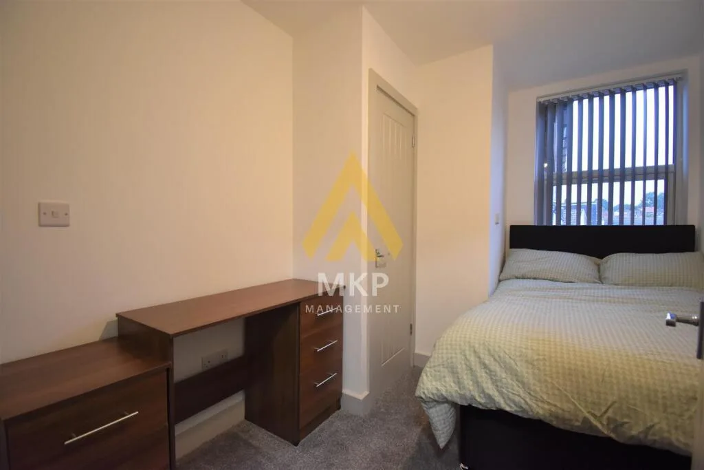 6 bedroom terraced house for rent
