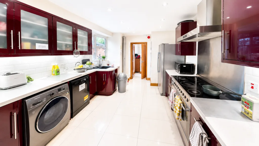 6 bedroom house for rent