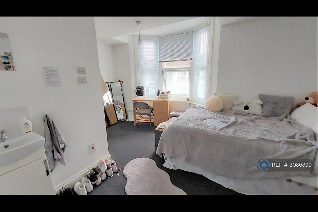 6 bedroom terraced house for rent