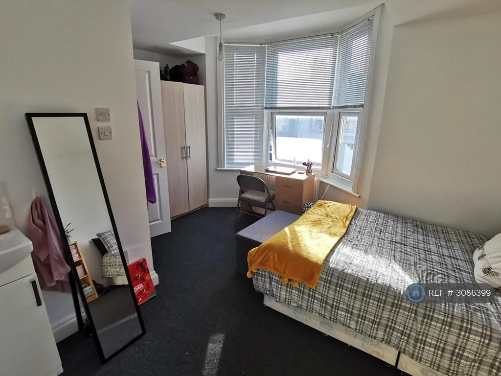 6 bedroom terraced house for rent
