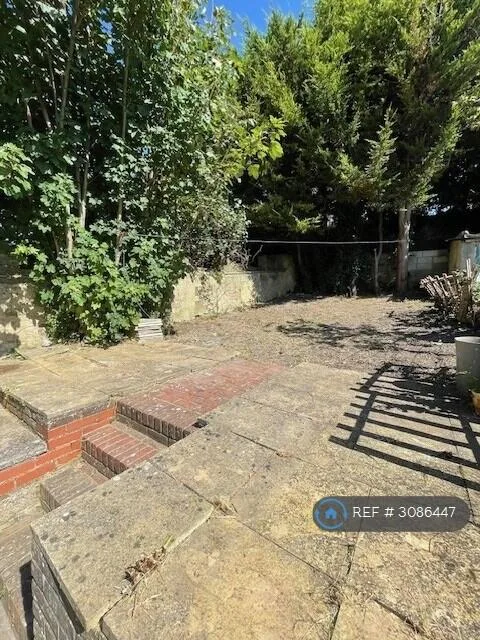 5 bedroom terraced house for rent
