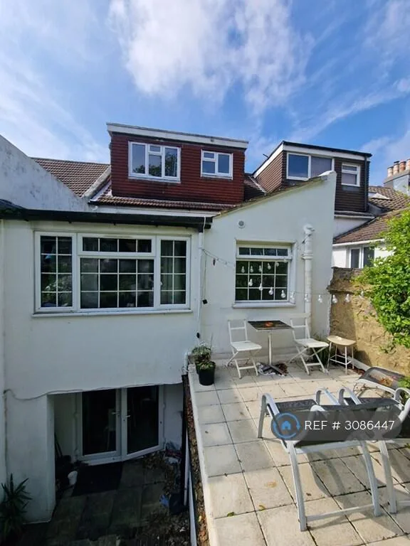 5 bedroom terraced house for rent