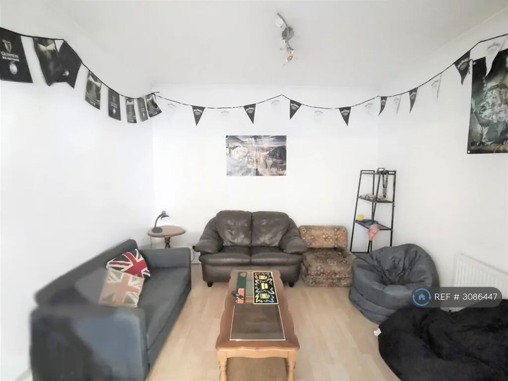 5 bedroom terraced house for rent