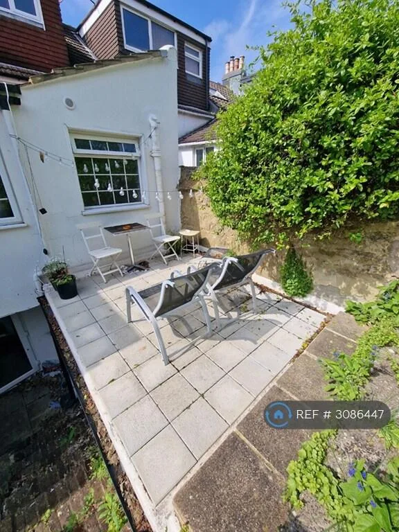 5 bedroom terraced house for rent