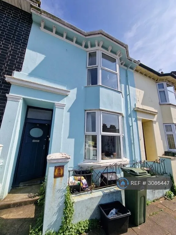 5 bedroom terraced house for rent