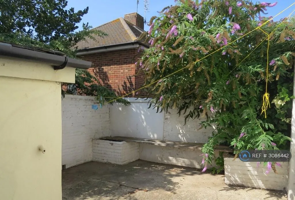 6 bedroom end of terrace house for rent