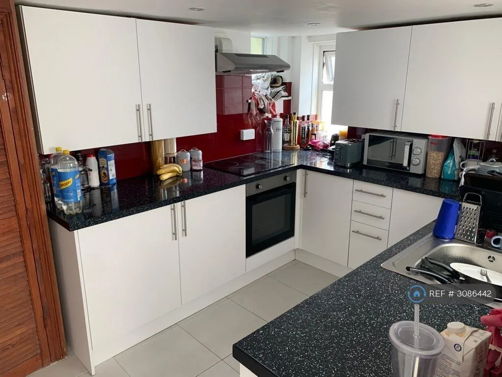 6 bedroom end of terrace house for rent
