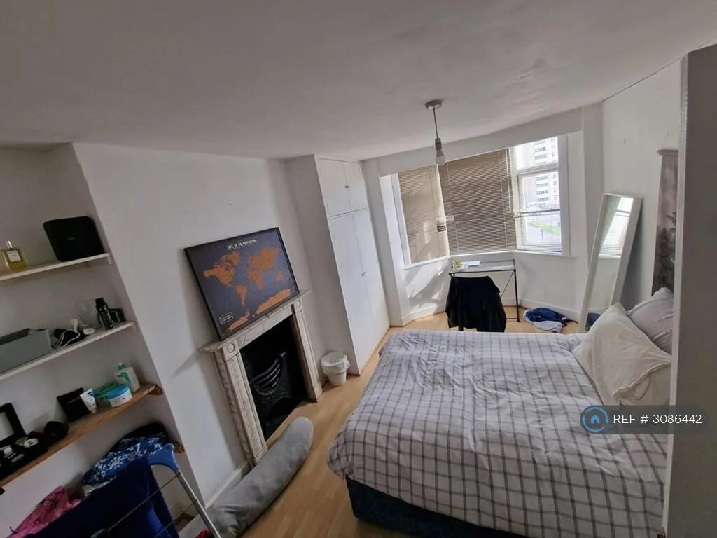 6 bedroom end of terrace house for rent