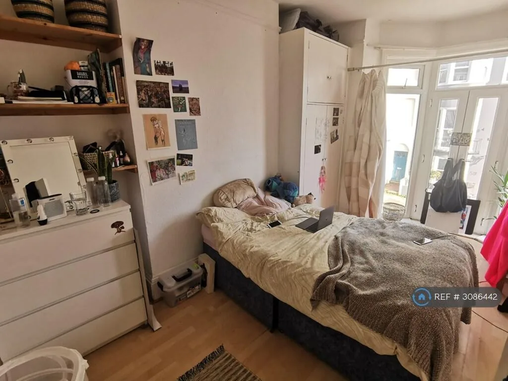 6 bedroom end of terrace house for rent