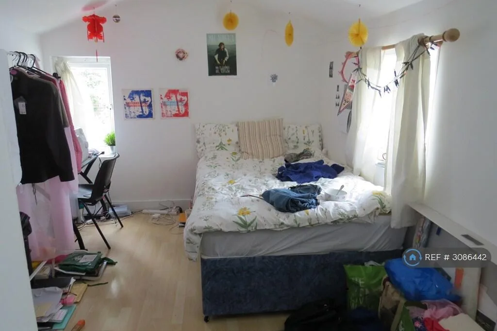 6 bedroom end of terrace house for rent