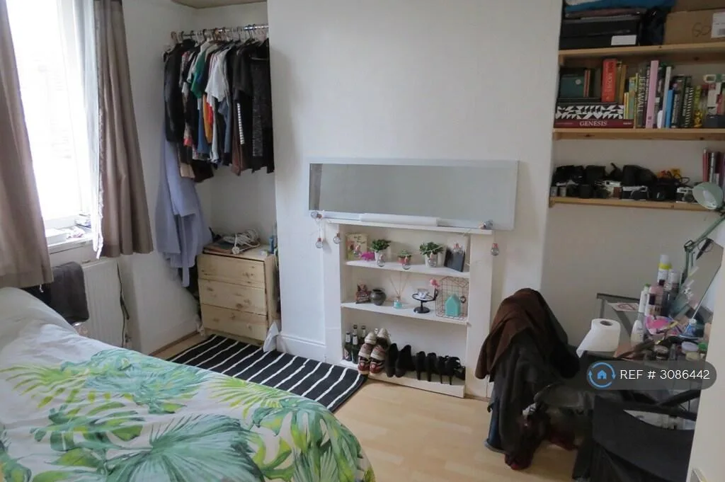 6 bedroom end of terrace house for rent