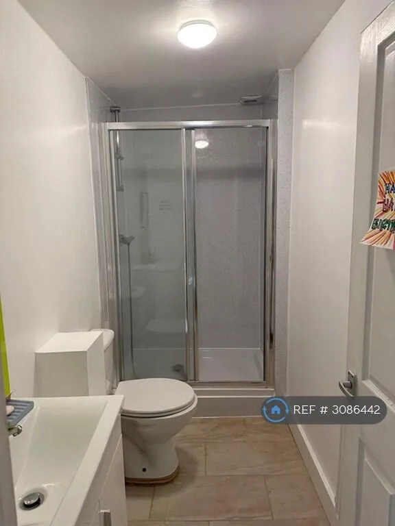 6 bedroom end of terrace house for rent