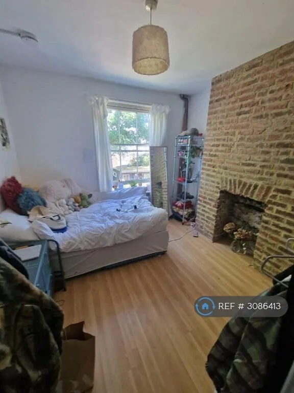 5 bedroom terraced house for rent