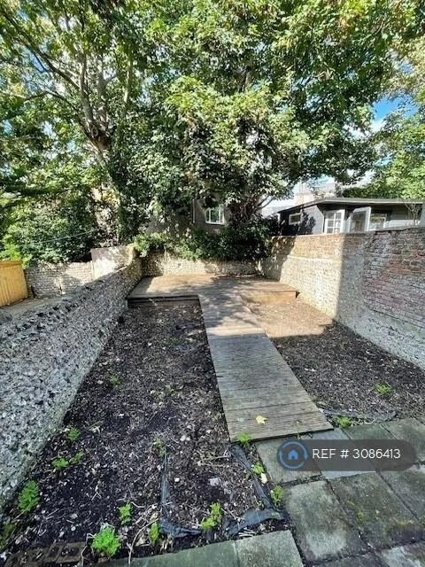 5 bedroom terraced house for rent