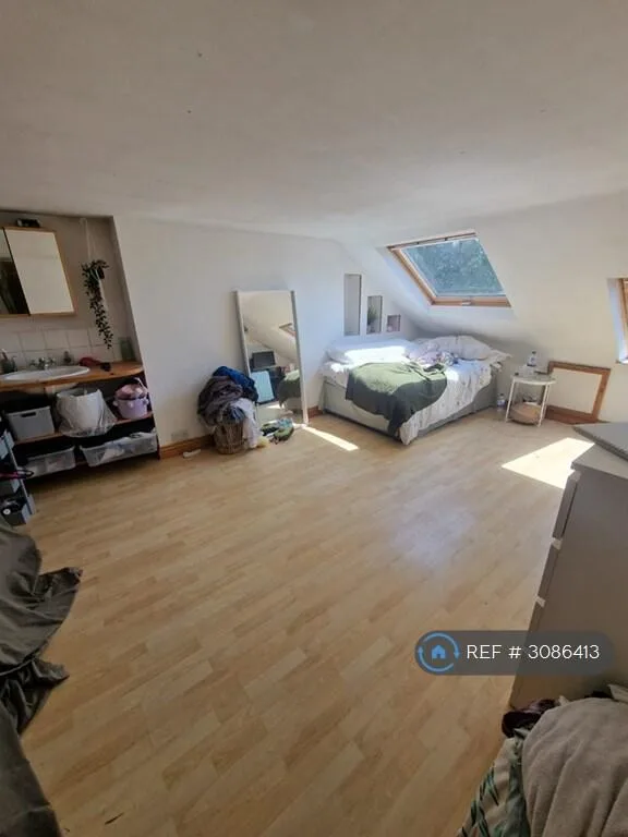 5 bedroom terraced house for rent
