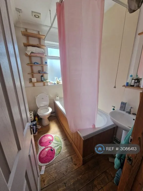 5 bedroom terraced house for rent