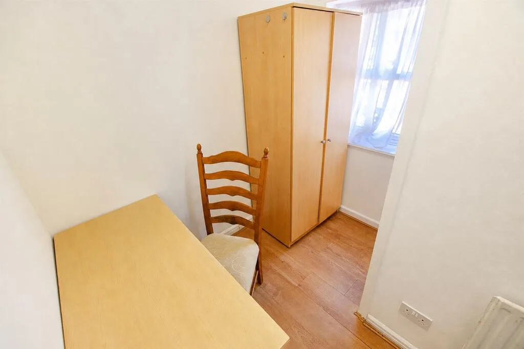 4 bedroom semi-detached house for rent