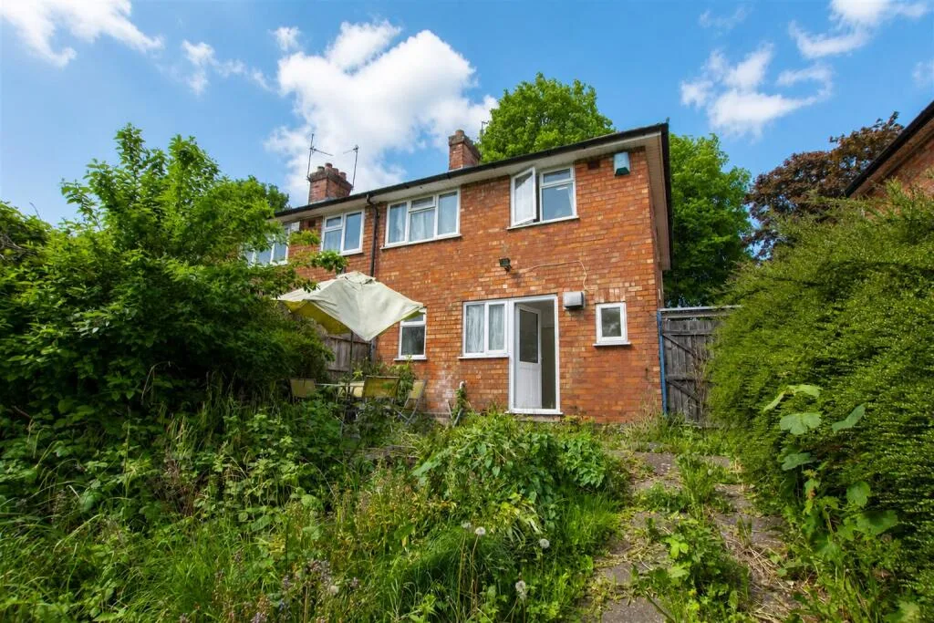 4 bedroom semi-detached house for rent