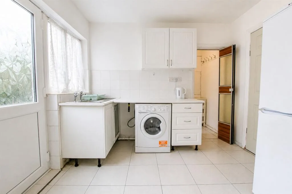 4 bedroom semi-detached house for rent