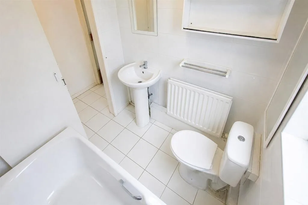 4 bedroom semi-detached house for rent