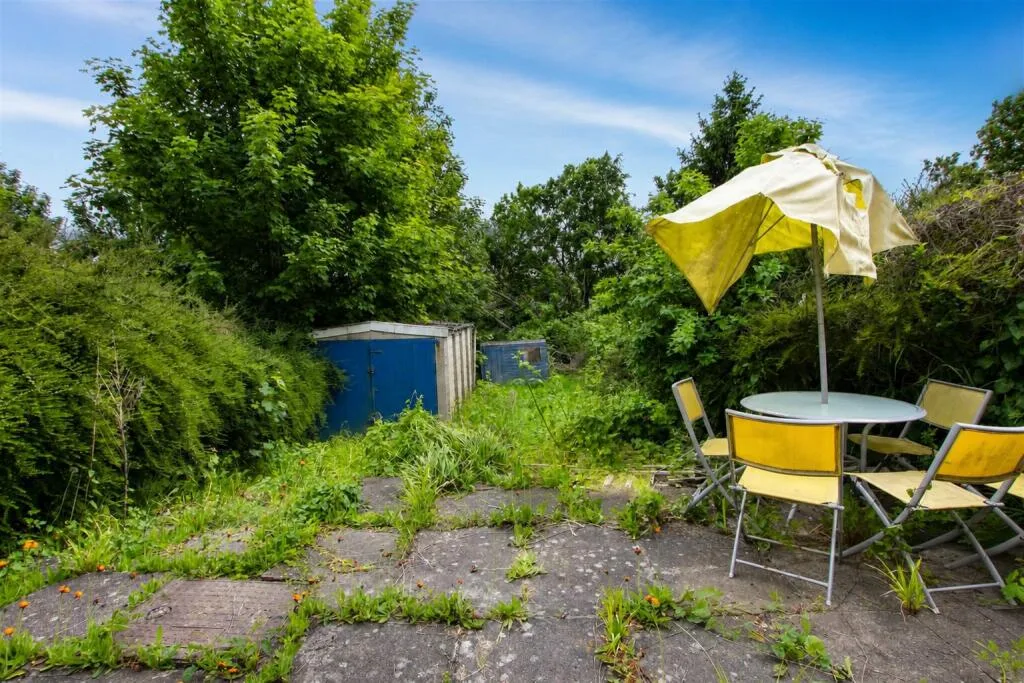 4 bedroom semi-detached house for rent